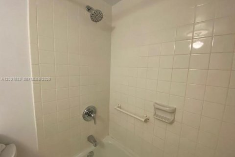 Снять в аренду кондоминиум в Майами, Флорида 1 спальня, 65.87м2, № 2065818 - фото 12