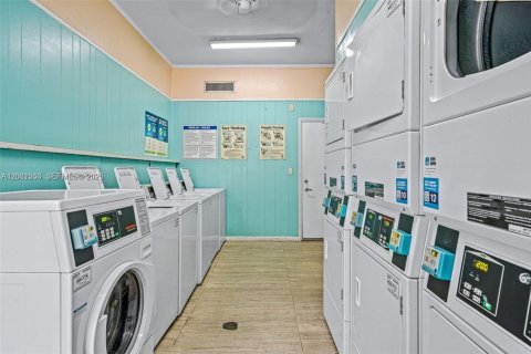 Снять в аренду кондоминиум в Майами, Флорида 1 спальня, 65.87м2, № 2065818 - фото 15