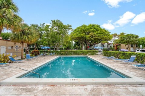 Снять в аренду кондоминиум в Майами, Флорида 1 спальня, 65.87м2, № 2065818 - фото 19