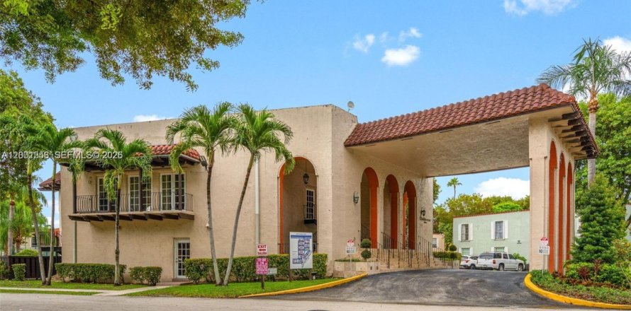 Кондоминиум с 1 спальней в Майами, Флорида № 2065818