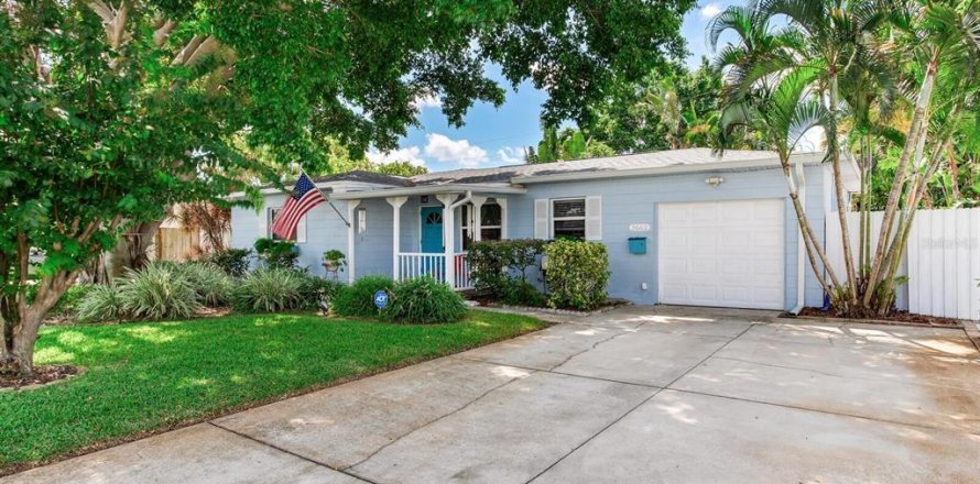 Villa ou maison à Saint Petersburg, Floride 3 chambres, 140 m2 № 1909708