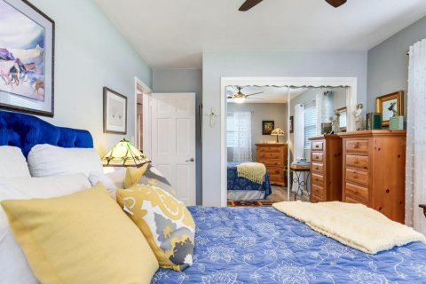 House in Saint Petersburg, Florida 3 bedrooms, 140 sq.m. № 1909708 - photo 22