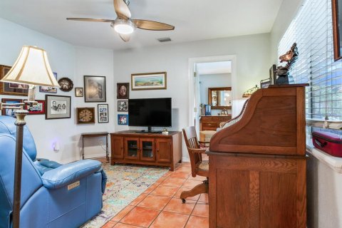 House in Saint Petersburg, Florida 3 bedrooms, 140 sq.m. № 1909708 - photo 23