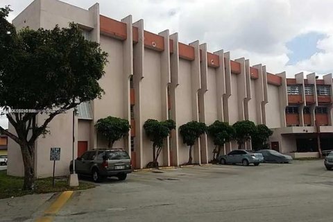 Condominio en alquiler en Miami, Florida, 2 dormitorios, 84.91 m2 № 1953444 - foto 2