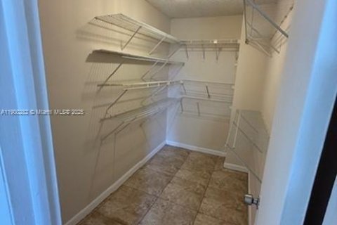 Condominio en alquiler en Miami, Florida, 2 dormitorios, 84.91 m2 № 1953444 - foto 22