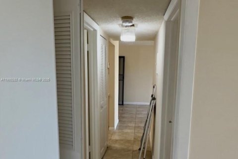 Condominio en alquiler en Miami, Florida, 2 dormitorios, 84.91 m2 № 1953444 - foto 23