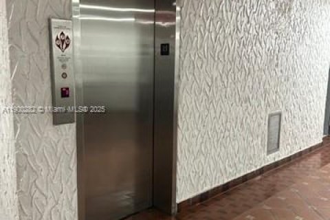 Condominio en alquiler en Miami, Florida, 2 dormitorios, 84.91 m2 № 1953444 - foto 5