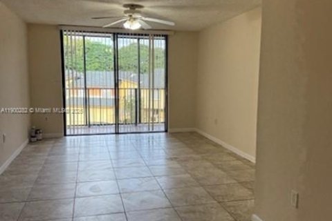 Condominio en alquiler en Miami, Florida, 2 dormitorios, 84.91 m2 № 1953444 - foto 11