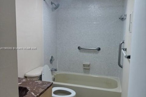 Condominio en alquiler en Miami, Florida, 2 dormitorios, 84.91 m2 № 1953444 - foto 27