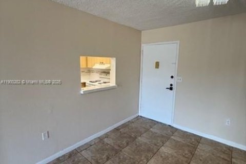 Condominio en alquiler en Miami, Florida, 2 dormitorios, 84.91 m2 № 1953444 - foto 10