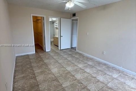 Condominio en alquiler en Miami, Florida, 2 dormitorios, 84.91 m2 № 1953444 - foto 19
