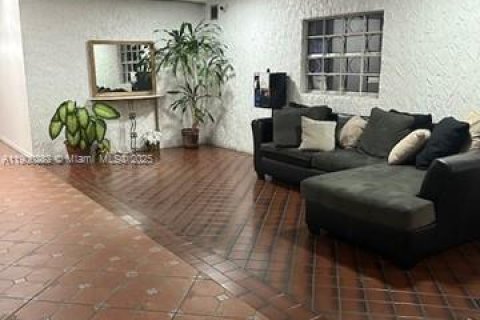Condominio en alquiler en Miami, Florida, 2 dormitorios, 84.91 m2 № 1953444 - foto 6