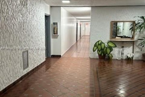 Condominio en alquiler en Miami, Florida, 2 dormitorios, 84.91 m2 № 1953444 - foto 4