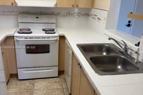 Condominio en alquiler en Miami, Florida, 2 dormitorios, 84.91 m2 № 1953444 - foto 17