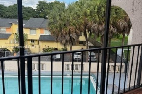 Condominio en alquiler en Miami, Florida, 2 dormitorios, 84.91 m2 № 1953444 - foto 14