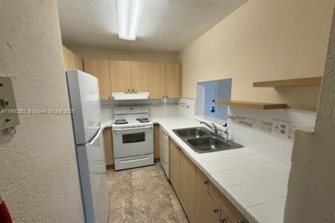 Condominio en alquiler en Miami, Florida, 2 dormitorios, 84.91 m2 № 1953444 - foto 16