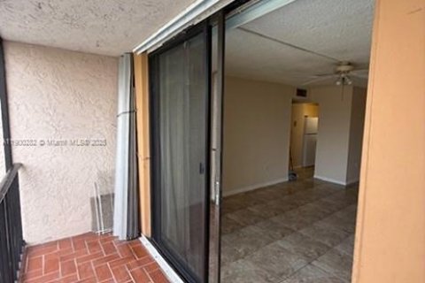 Condominio en alquiler en Miami, Florida, 2 dormitorios, 84.91 m2 № 1953444 - foto 13