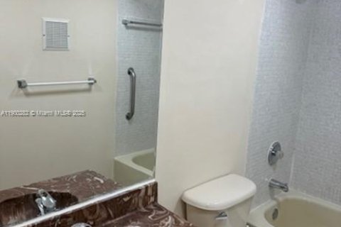 Condominio en alquiler en Miami, Florida, 2 dormitorios, 84.91 m2 № 1953444 - foto 28