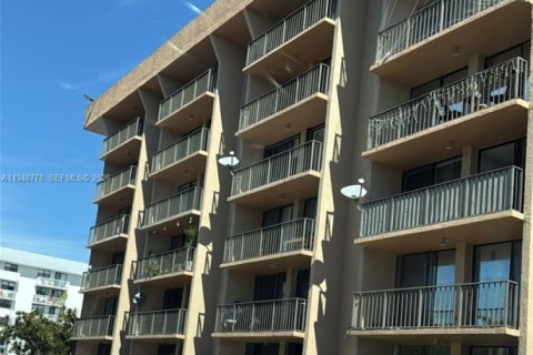 Кондоминиум с 1 спальней в Норт-Майами-Бич, Флорида № 2005485