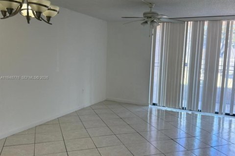 Снять в аренду кондоминиум в Норт-Майами-Бич, Флорида 1 спальня, 67.54м2, № 2005485 - фото 10