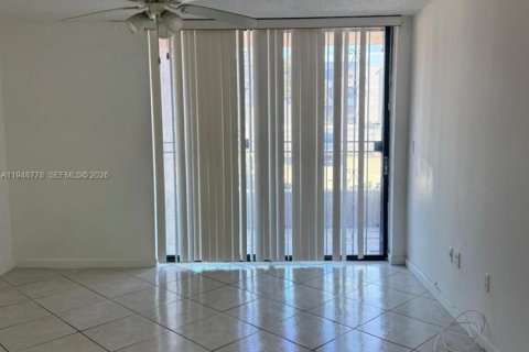 Снять в аренду кондоминиум в Норт-Майами-Бич, Флорида 1 спальня, 67.54м2, № 2005485 - фото 9