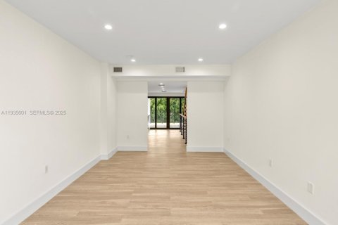 Adosado en alquiler en Miami Beach, Florida, 3 dormitorios, 148.64 m2 № 1993721 - foto 21