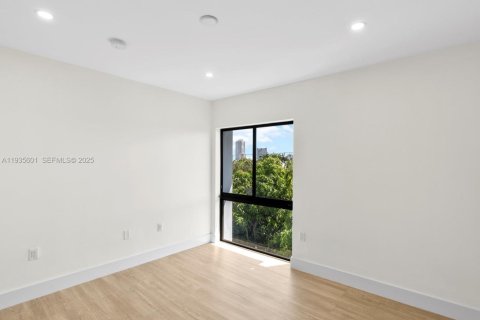 Adosado en alquiler en Miami Beach, Florida, 3 dormitorios, 148.64 m2 № 1993721 - foto 19