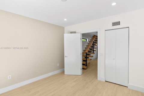 Adosado en alquiler en Miami Beach, Florida, 3 dormitorios, 148.64 m2 № 1993721 - foto 25