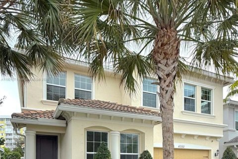 Купить виллу или дом в Холливуд, Флорида 5 спален, 232.35м2, № 1975812 - фото 3