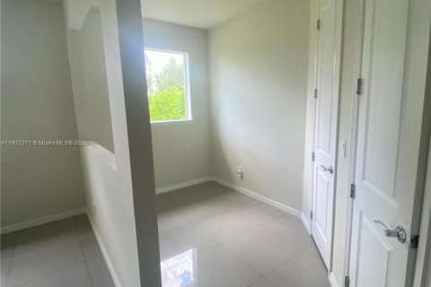 Купить виллу или дом в Холливуд, Флорида 5 спален, 232.35м2, № 1975812 - фото 8