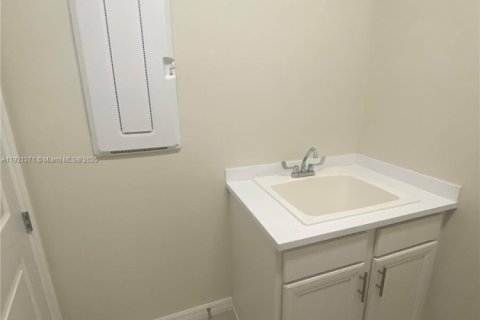 Купить виллу или дом в Холливуд, Флорида 5 спален, 232.35м2, № 1975812 - фото 15