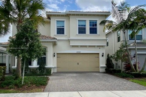 Дом в Холливуд, Флорида 5 спален, 232.35м2 № 1975812