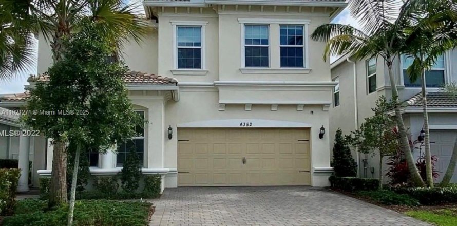 Дом в Холливуд, Флорида 5 спален, 232.35м2 № 1975812