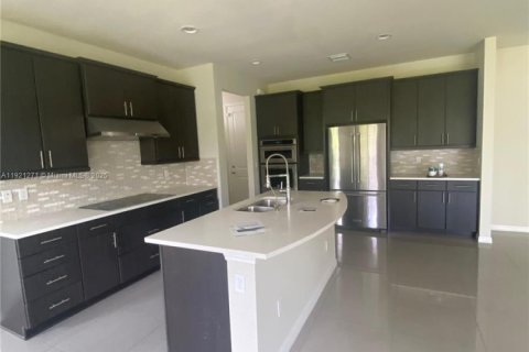 Купить виллу или дом в Холливуд, Флорида 5 спален, 232.35м2, № 1975812 - фото 6