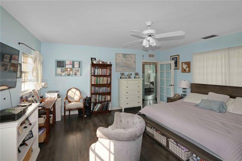 Villa ou maison à vendre à Miami, Floride: 5 chambres, 292.27 m2 № 2079822 - photo 14