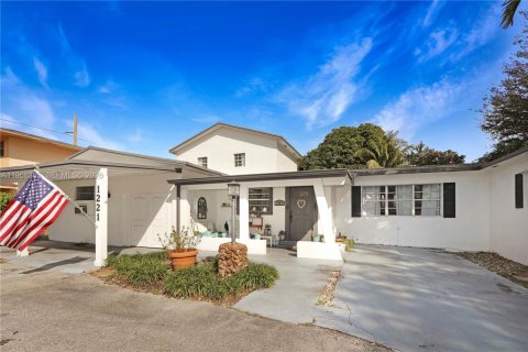 Villa ou maison à vendre à Miami, Floride: 5 chambres, 292.27 m2 № 2079822 - photo 2