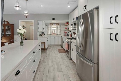 Villa ou maison à vendre à Miami, Floride: 5 chambres, 292.27 m2 № 2079822 - photo 9