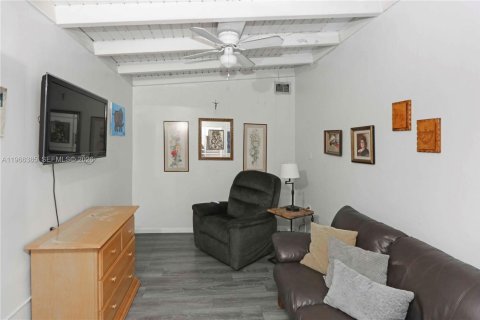 Villa ou maison à vendre à Miami, Floride: 5 chambres, 292.27 m2 № 2079822 - photo 19