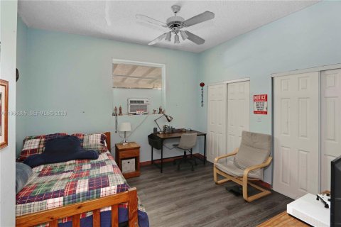 Villa ou maison à vendre à Miami, Floride: 5 chambres, 292.27 m2 № 2079822 - photo 18