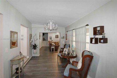 Villa ou maison à vendre à Miami, Floride: 5 chambres, 292.27 m2 № 2079822 - photo 11