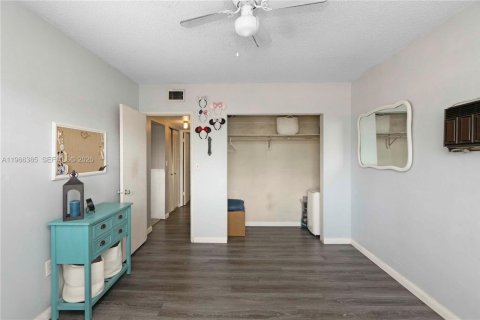 Villa ou maison à vendre à Miami, Floride: 5 chambres, 292.27 m2 № 2079822 - photo 23