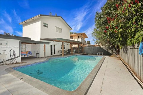 Villa ou maison à vendre à Miami, Floride: 5 chambres, 292.27 m2 № 2079822 - photo 29