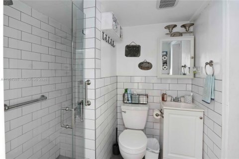 Villa ou maison à vendre à Miami, Floride: 5 chambres, 292.27 m2 № 2079822 - photo 24