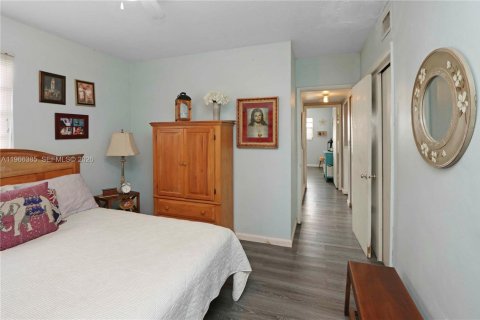 Villa ou maison à vendre à Miami, Floride: 5 chambres, 292.27 m2 № 2079822 - photo 17
