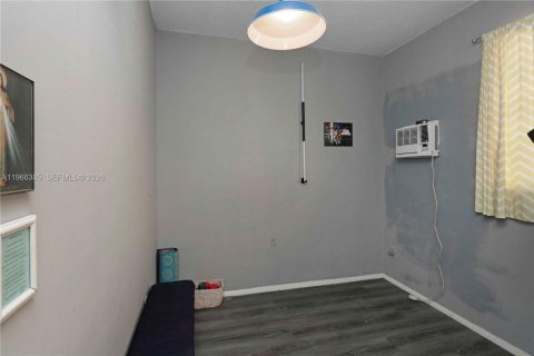 Villa ou maison à vendre à Miami, Floride: 5 chambres, 292.27 m2 № 2079822 - photo 20