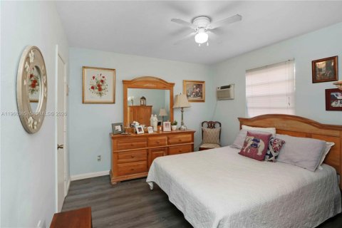 Villa ou maison à vendre à Miami, Floride: 5 chambres, 292.27 m2 № 2079822 - photo 16