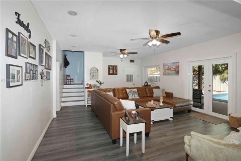 Villa ou maison à vendre à Miami, Floride: 5 chambres, 292.27 m2 № 2079822 - photo 3