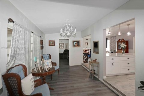 Villa ou maison à vendre à Miami, Floride: 5 chambres, 292.27 m2 № 2079822 - photo 12