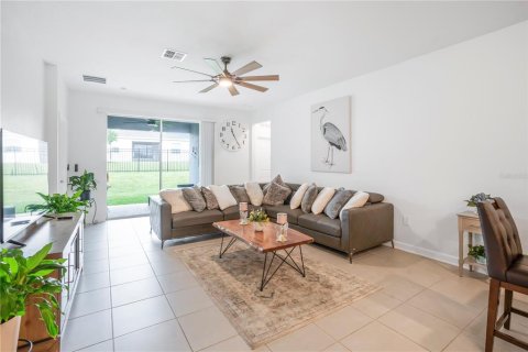 House in Davenport, Florida 4 bedrooms, 195.84 sq.m. № 1904497 - photo 20