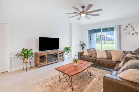 House in Davenport, Florida 4 bedrooms, 195.84 sq.m. № 1904497 - photo 21